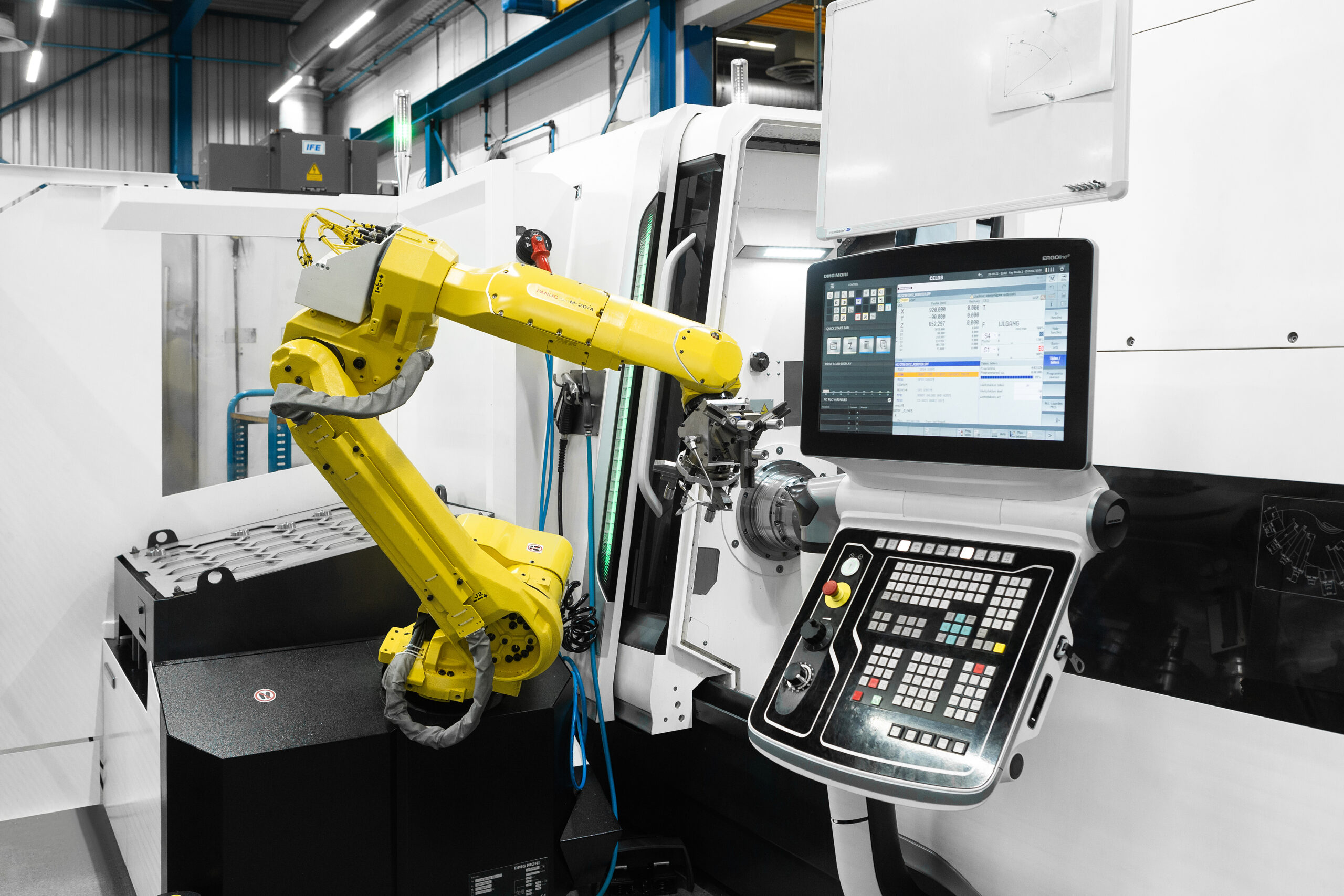 Roboterarm/neue Technologie für die Herstellung kritischer Maschinenkomponenten 